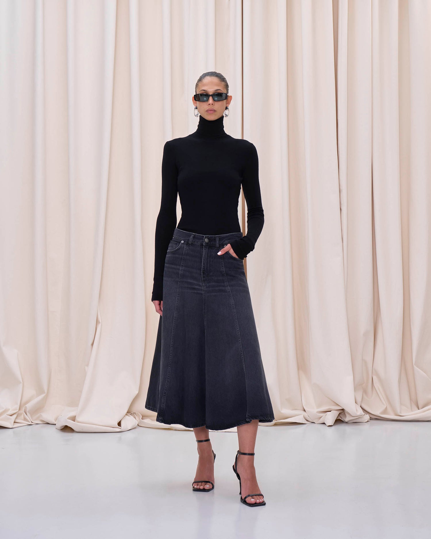 MID SERENITY SKIRT // MID BLACK