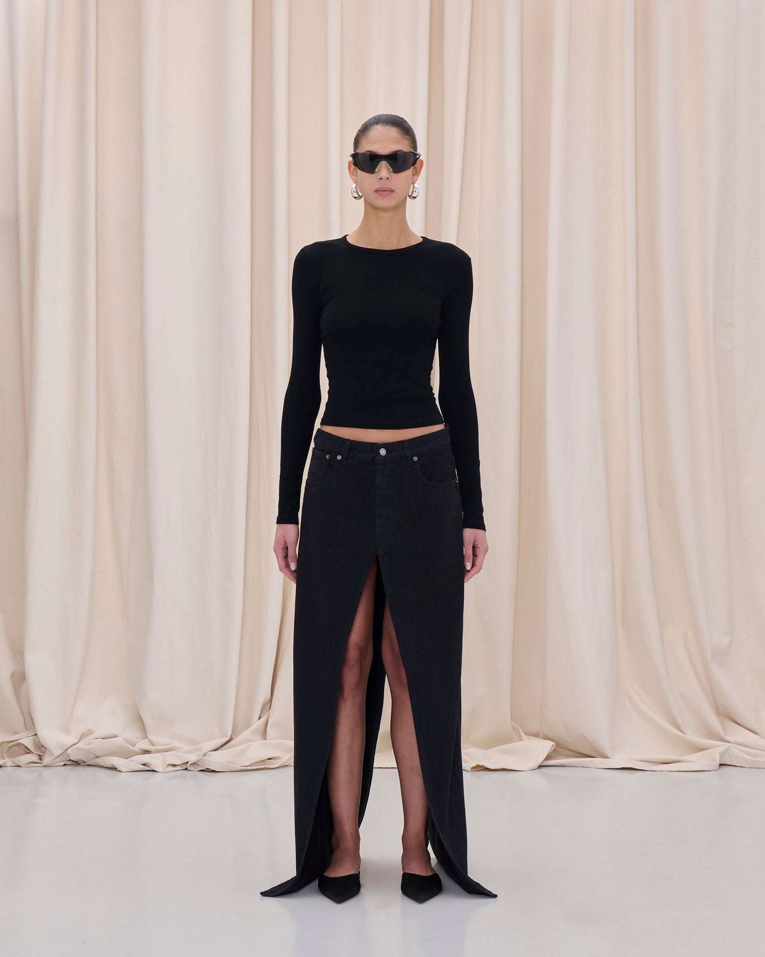 GANA BULL SKIRT // CARBON