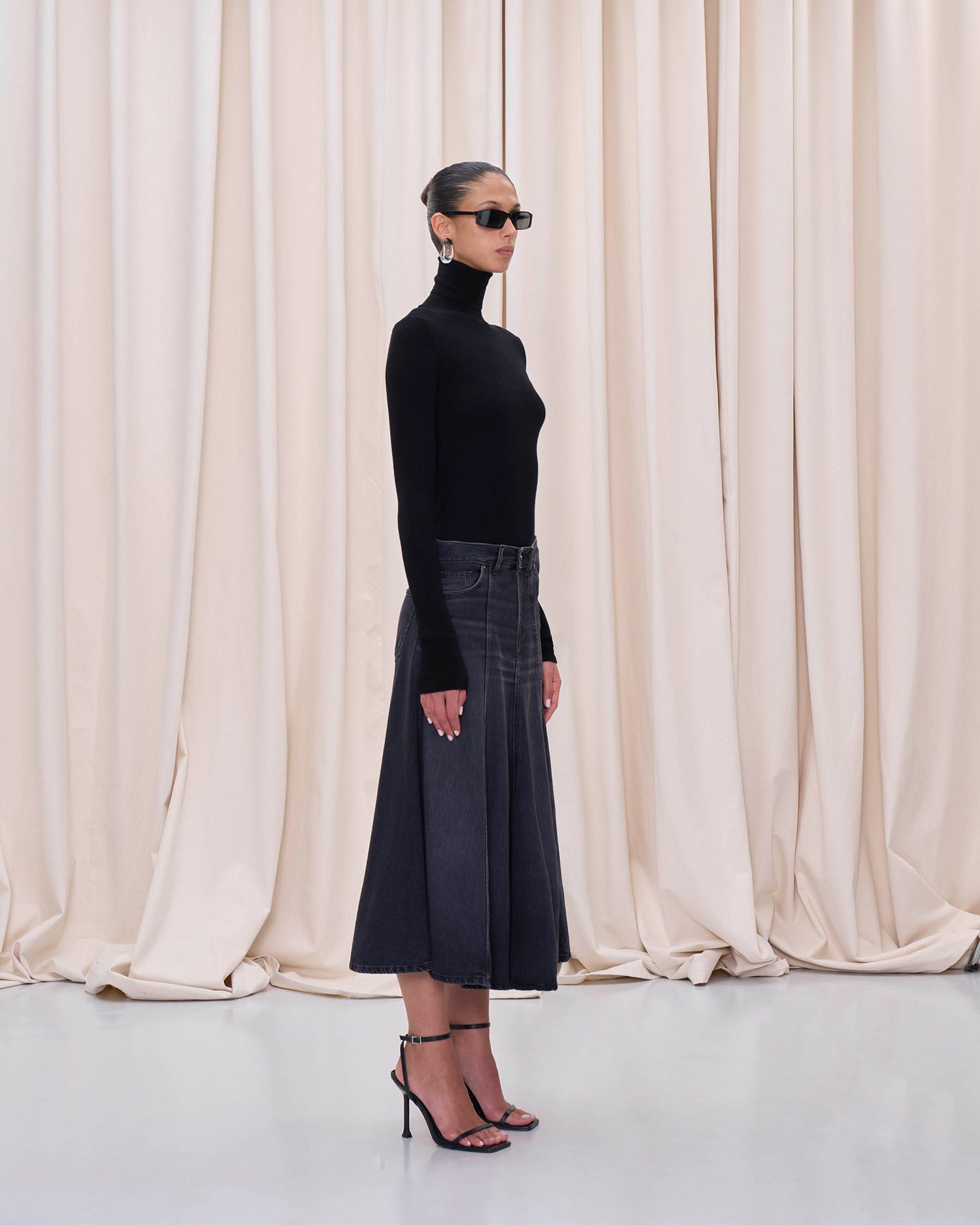 MID SERENITY SKIRT // MID BLACK