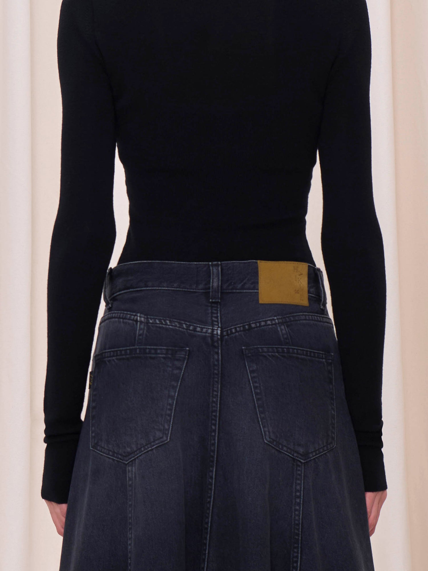 MID SERENITY SKIRT // MID BLACK