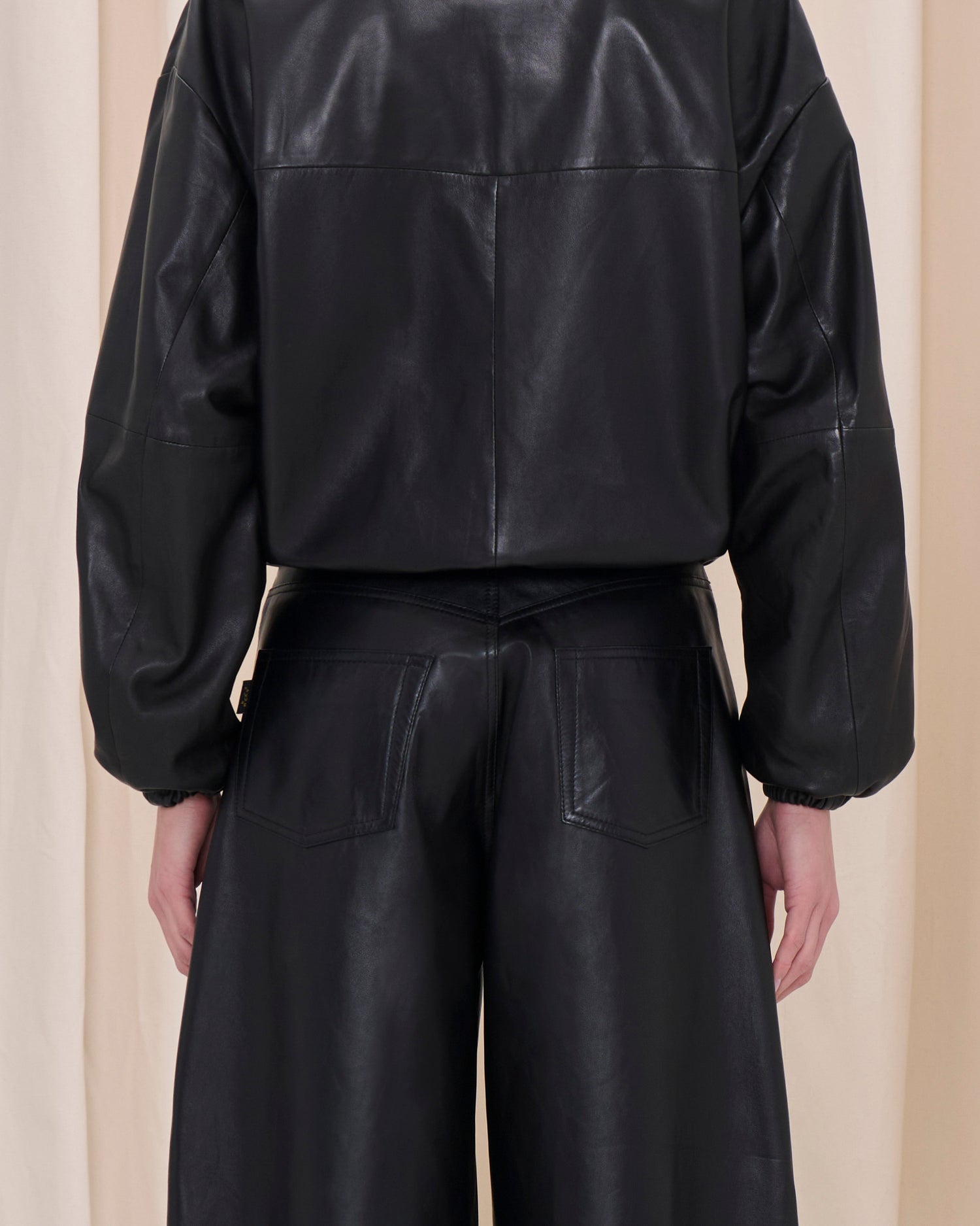 JORDAN NAPPA BOMBER // BLACK