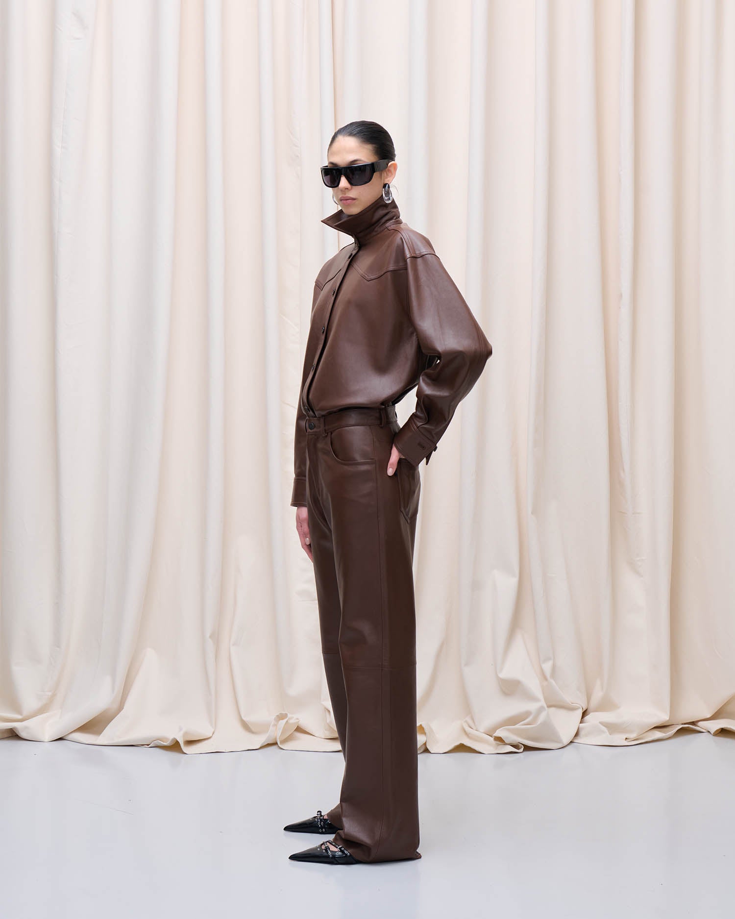 BELTY LEATHER SHIRT // CHOCOLATE