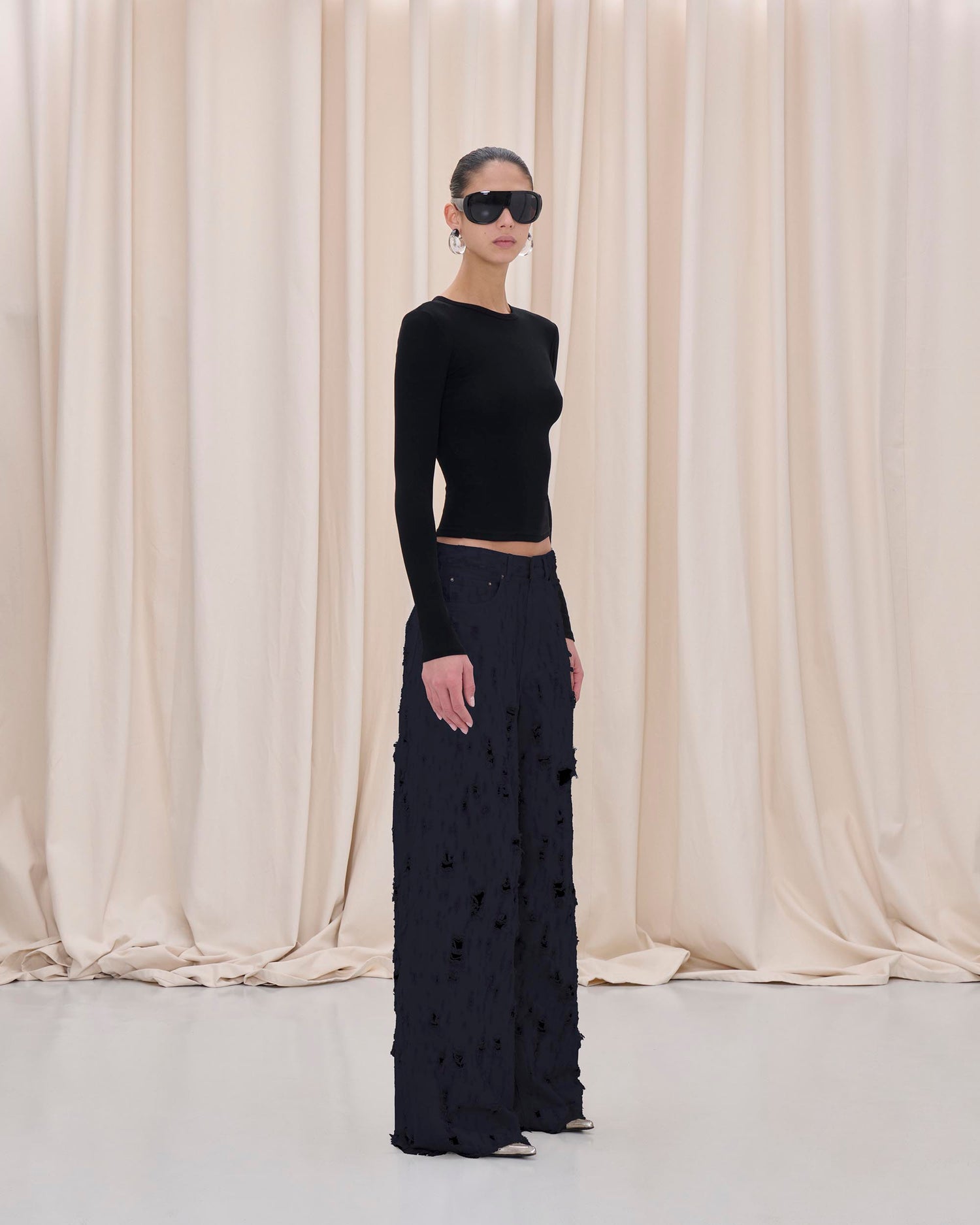 BETHANY BULL DESTROY DENIM  // CARBON