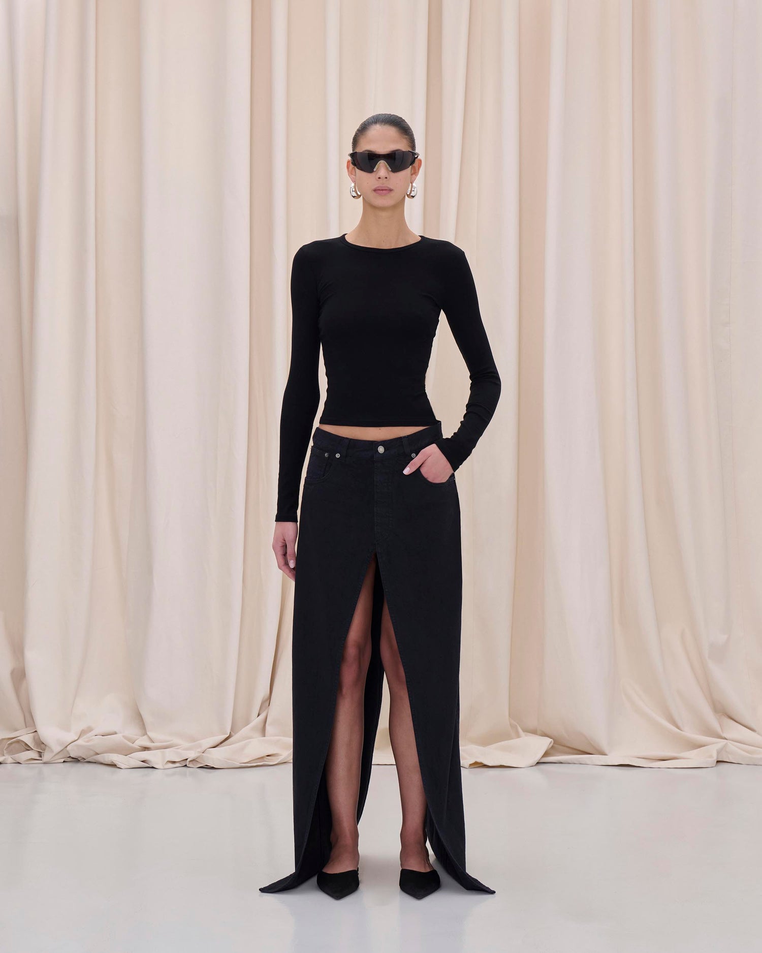 GANA BULL SKIRT // CARBON