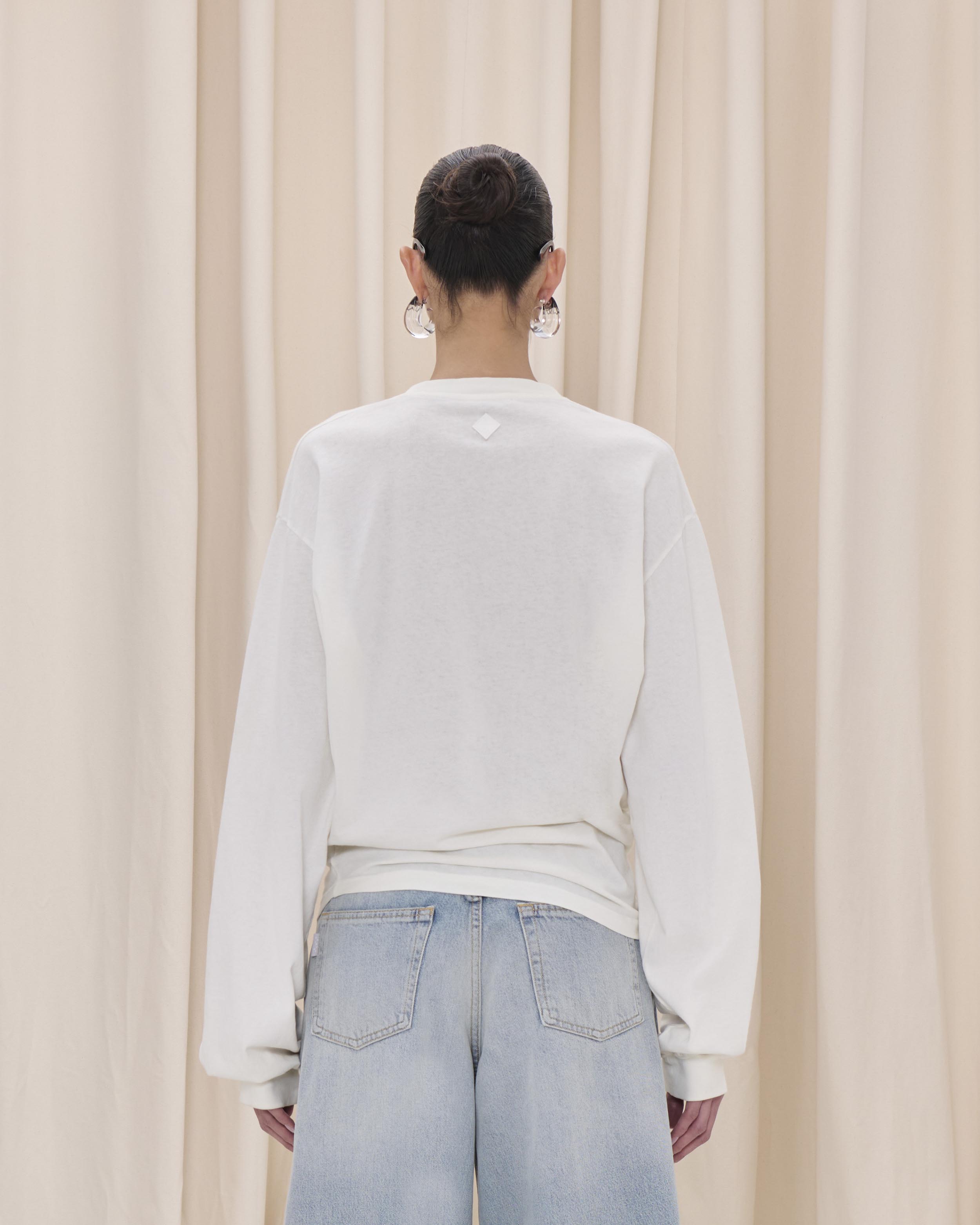 ellie エリーオフショルダートップス　ホワイト ELLYS TSHIRT // OFF WHITE – Haikure