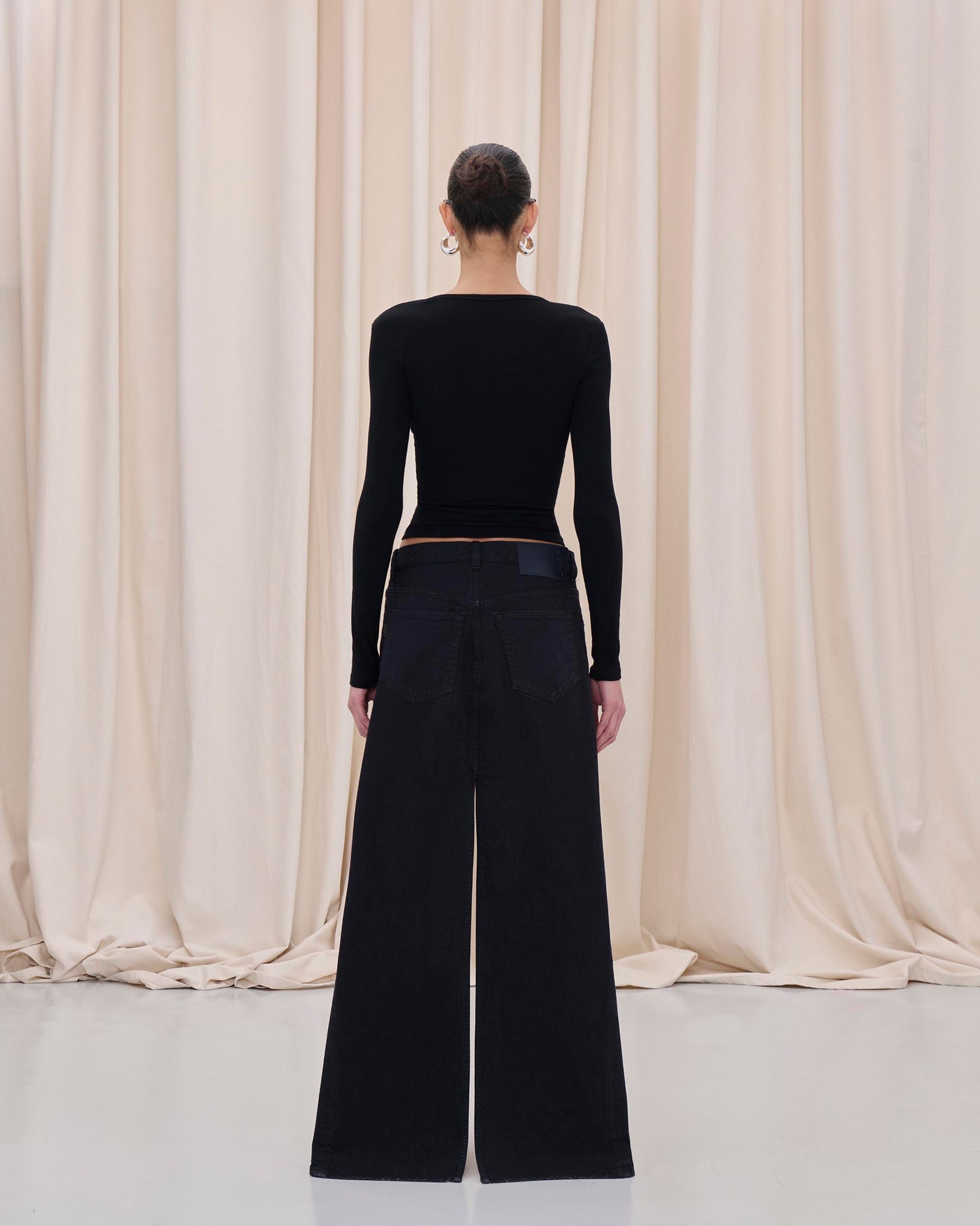 GANA BULL SKIRT // CARBON