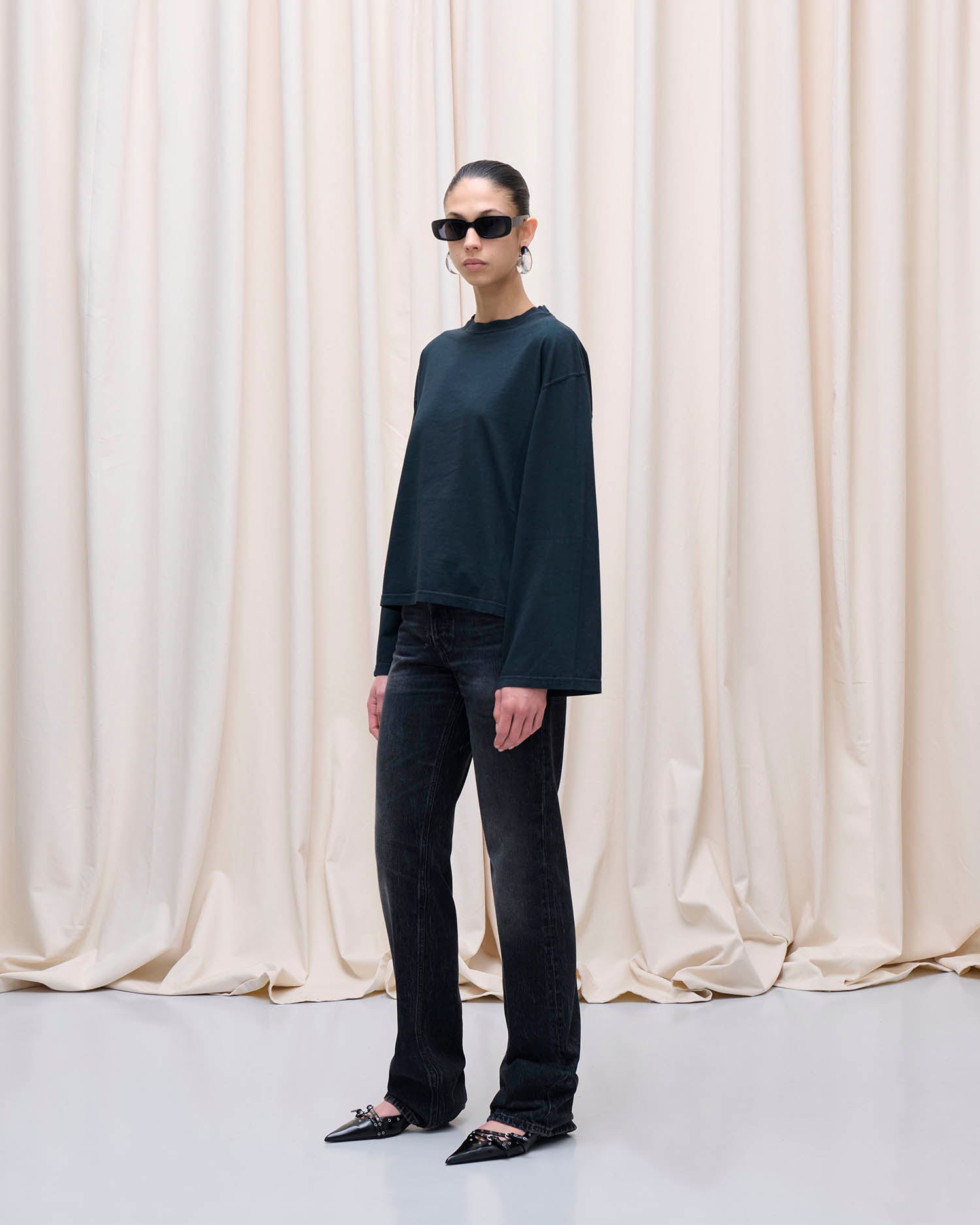 LIV T-SHIRT BLACK // BLACK